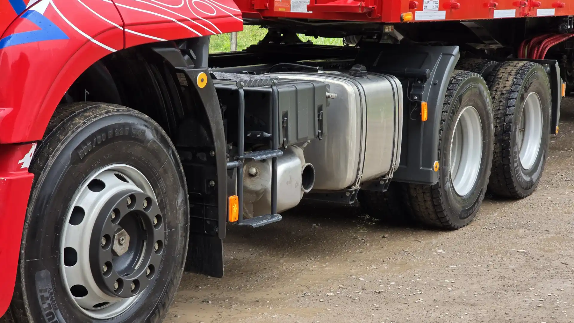 CAMIÓN IVECO HI-ROAD — imagen 3